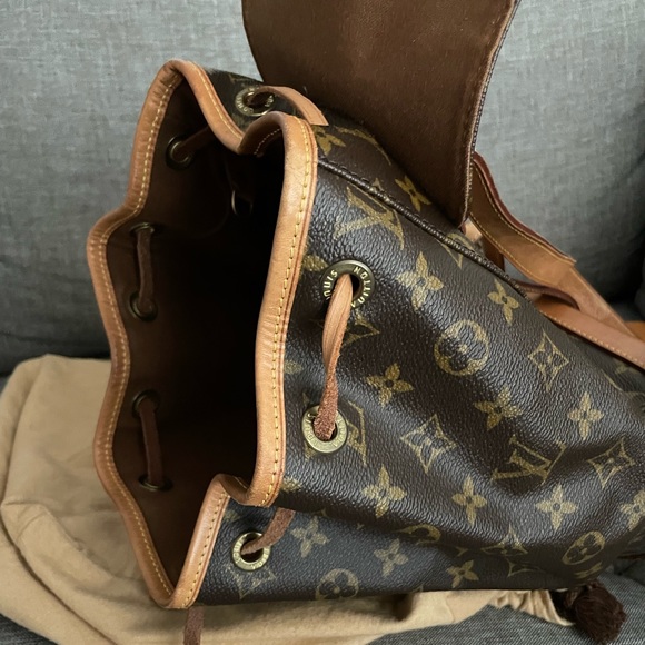 ✨Louis Vuitton Montsouris MM Vintage Backpack✨ - Picture 11 of 16